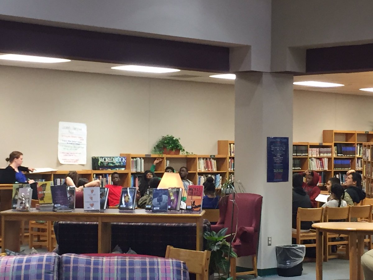 BrittniTech's tweet photo. Mrs. Roy's class doing Socratic Circle with Romeo and Juliet. #intenseconversation @BrenhamHS @BrenhamISD https://t.co/woM1ayQPmf