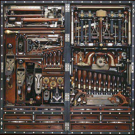 Born in 1838, Henry O. Studley is known for creating the so-called Studley Tool Chest, a wall hanging 300pc tool chest.
📐🔨📐