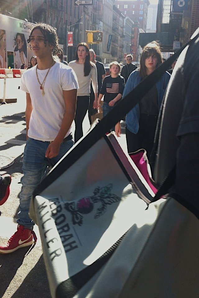 A250O's tweet photo. MORE STREET STYLE PHOTOGRAPHY NYC STYLE
#STYLE #OffWhite #fashion #streetwear #photogarphy #culture #VLONE #edetorial #HypeBeast #supreme https://t.co/kVNRWNje5Q