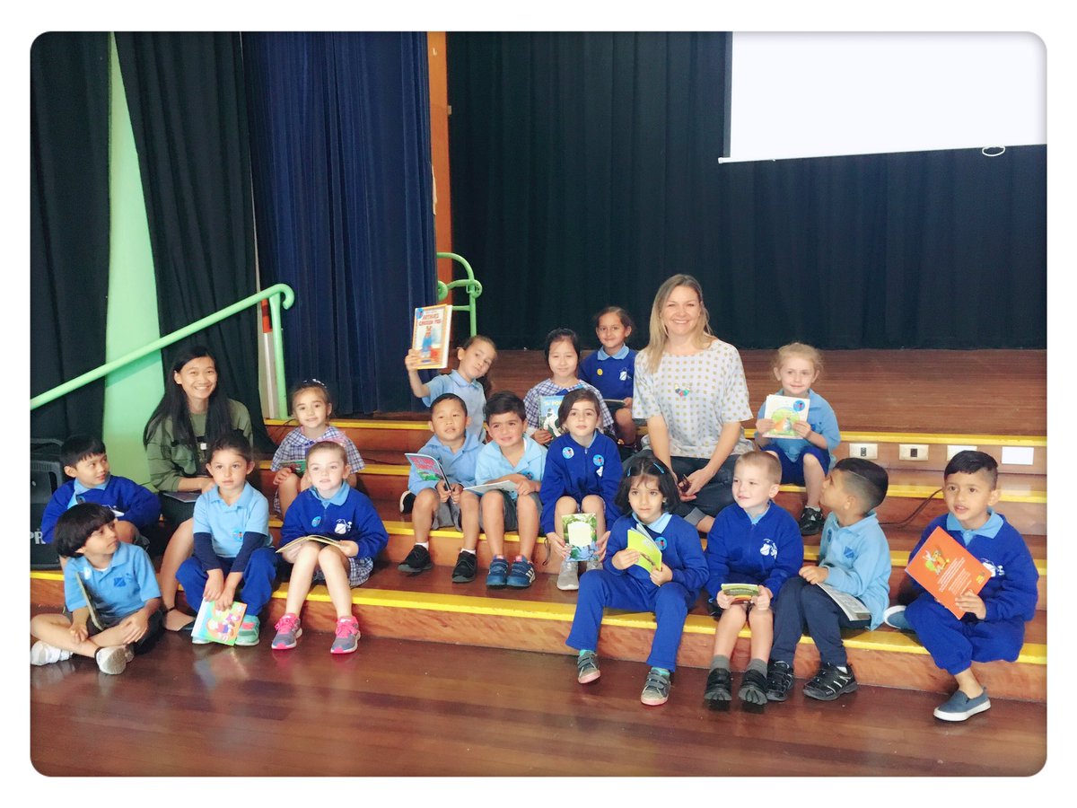 Gloria Chan (@gloria_chan10) on Twitter photo KG got to meet <a href="/_justineclarke_/">Justine Clarke</a> as she read and sang to us at the launch of The Great Book Swap <a href="/VillawoodEastPS/">Villawood East</a> 📚🎵 KG got to meet <a href="/_justineclarke_/">Justine Clarke</a> as she read and sang to us at the launch of The Great Book Swap <a href="/VillawoodEastPS/">Villawood East</a> 📚🎵