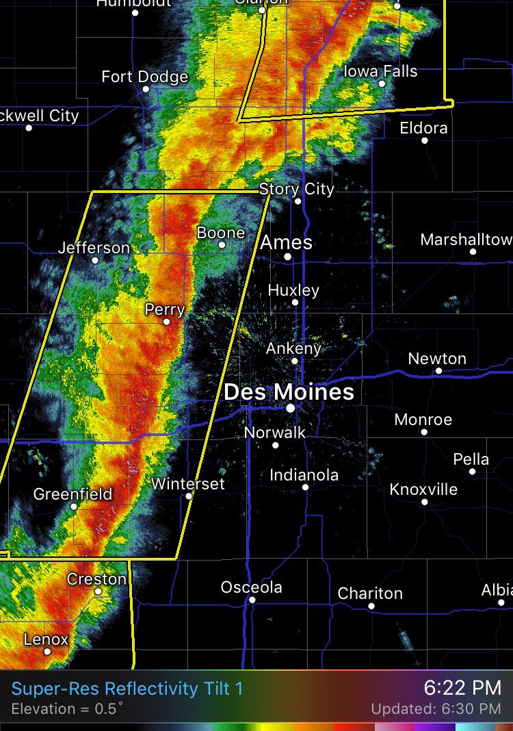 DSMWeatherStan's tweet photo. Crazy weather rolling into #DesMoines. Stay safe! https://t.co/xw0JqPm7a8