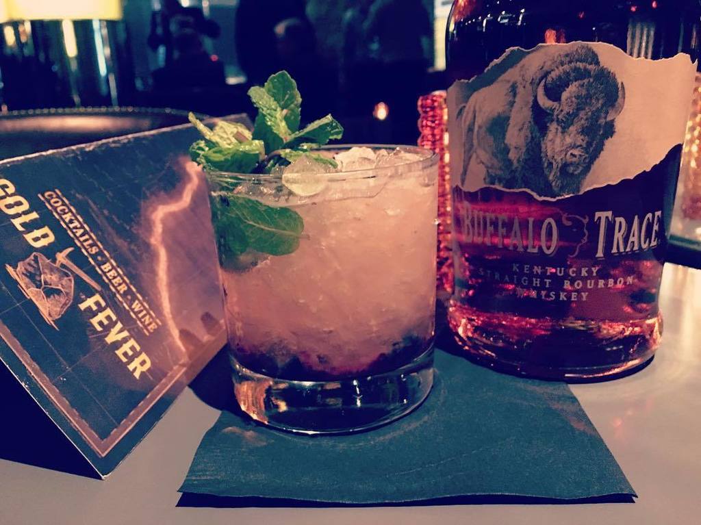 ClockBarSF's tweet image. Blueberry Whiskey Smash featuring @buffalotrace is the perfect Monday #dailytipple a littl… ift.tt/2mcOAtB