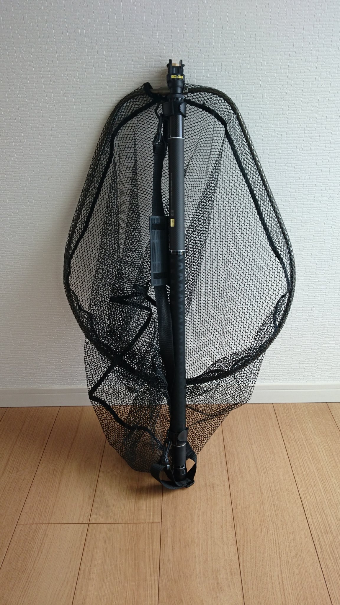 ザワクマ エギング ジギング兼用でタモを購入してみました エギングだけならギャフでもいいかもしれませんがリリースできなくなるので大は小を兼ねて大きいの買いました 少し大きすぎたかも 笑 ダイワ 玉の柄 プロックス タモジョイント プロックス