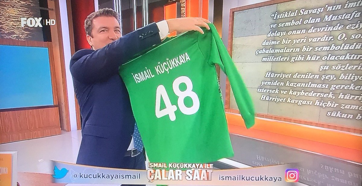 Bodrumspor'un, İsmail Küçükkaya'ya Atatürk resimli forma hediyesi ⚽️👍😀 
<a href="/KucukkayaIsmail/">Ismail Kucukkaya</a> <a href="/foxcalarsaat/">Fox Çalar Saat</a> #Bodrum