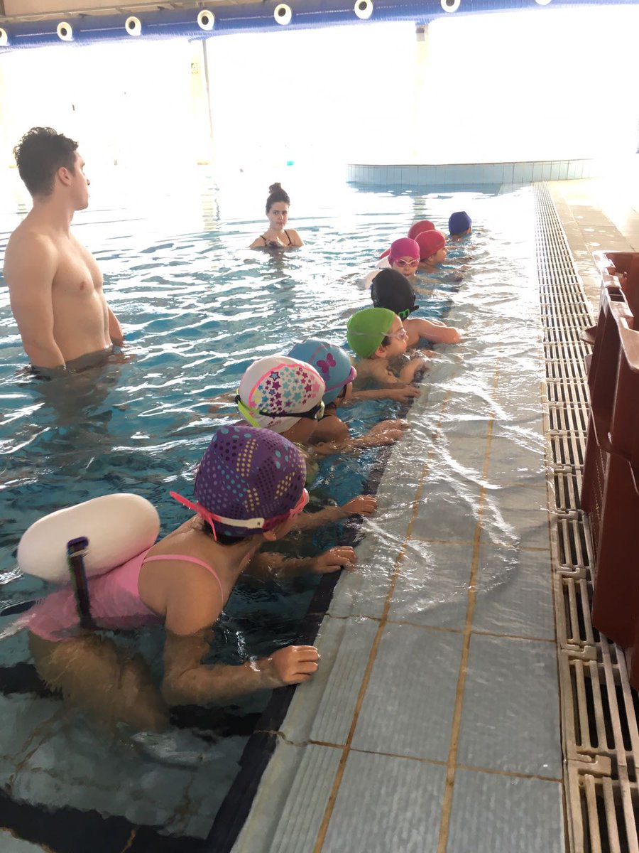 BergaVedruna's tweet image. Aprofitant que estem treballant el programa SI (Salut Integral), els de P-3 hem anat a la piscina de "El Tossalet"!  #programaSI #salut