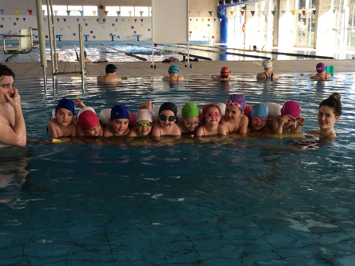 BergaVedruna's tweet image. Aprofitant que estem treballant el programa SI (Salut Integral), els de P-3 hem anat a la piscina de "El Tossalet"!  #programaSI #salut