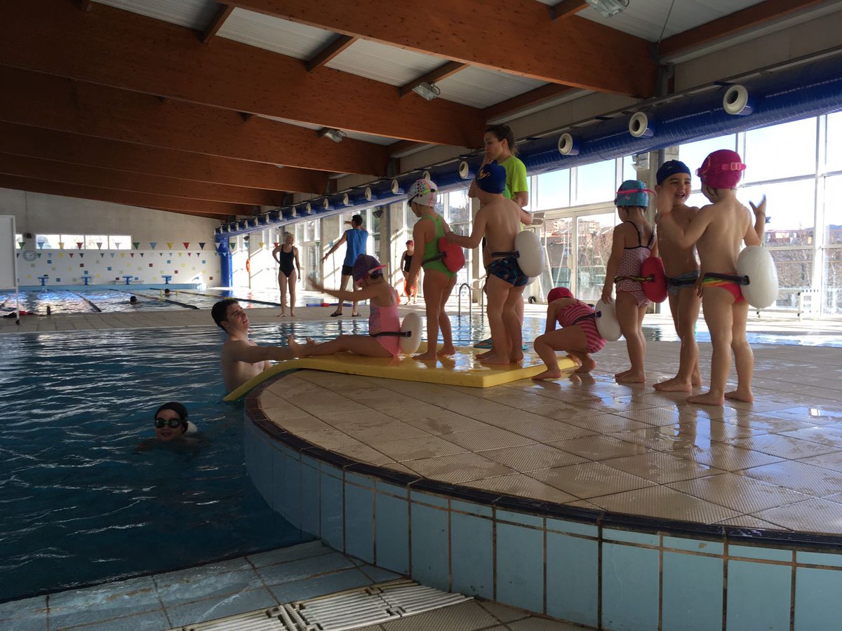 BergaVedruna's tweet image. Aprofitant que estem treballant el programa SI (Salut Integral), els de P-3 hem anat a la piscina de "El Tossalet"!  #programaSI #salut