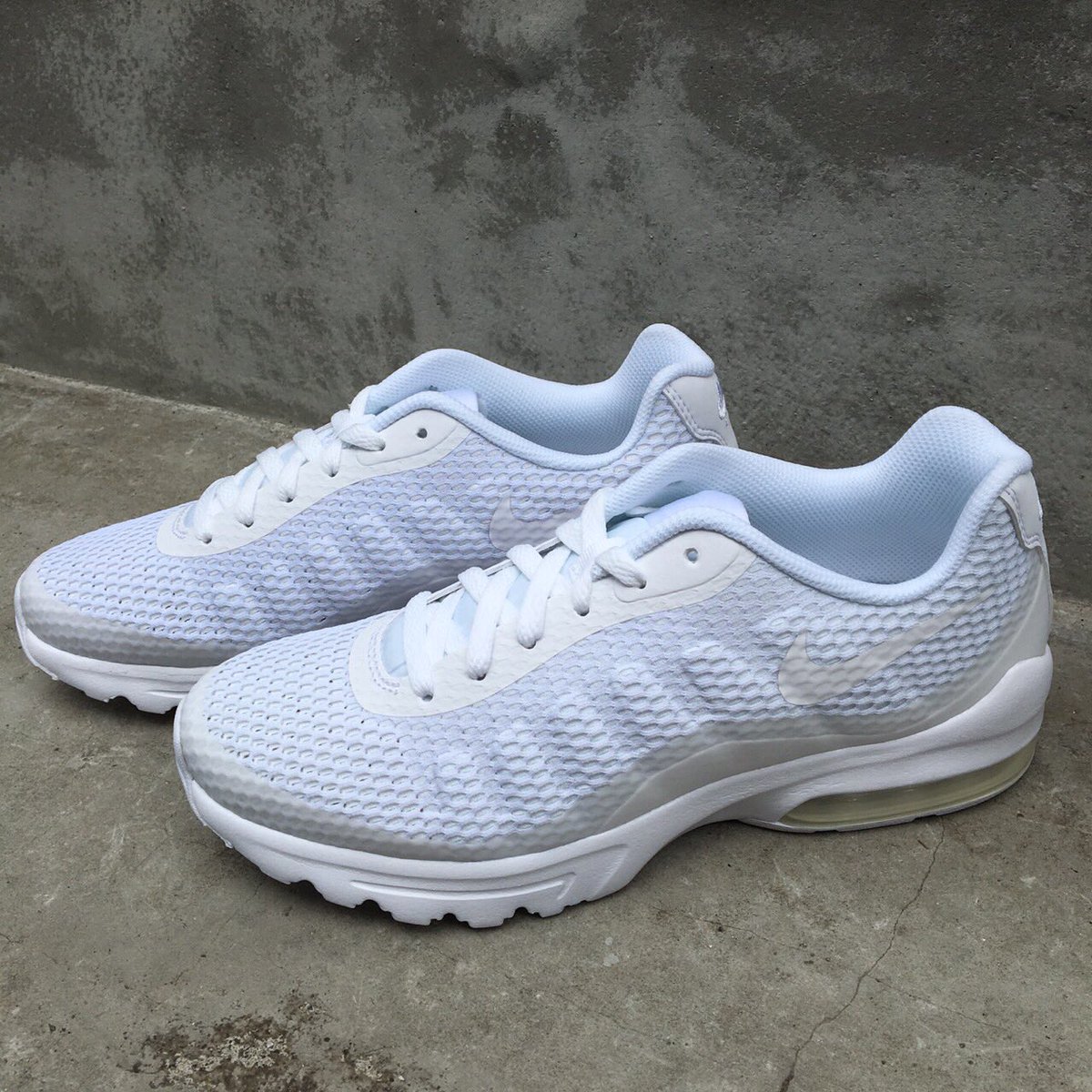 CHAPTER_STORE's tweet photo. 【CHAPTER原宿店】
New arrival!!
NIKE AIR MAX INVIGOR SE
870614 100
¥9,000(+tax)
#Nike #ナイキ #airmax #airmaxinvigor #invigor #スニーカー https://t.co/szQ5LhpVUY
