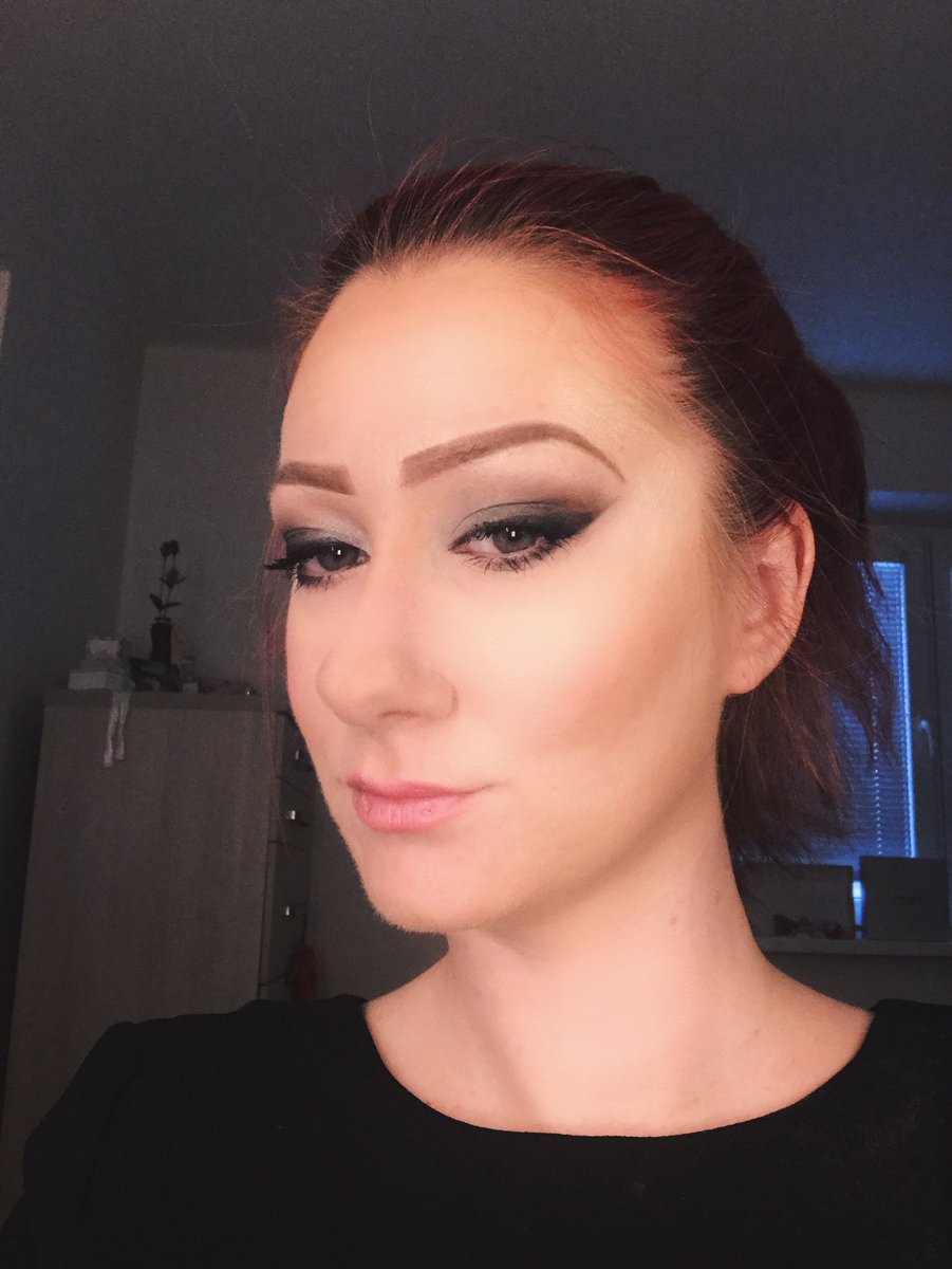 PixieDollBlog's tweet photo. #beautyblogger #motd #makeupobsessed #makeupaddiction #makeupholic #beautybypixiedoll #zoevacosmetics #burjois #pupamilano #revlon #loreal https://t.co/wadloHZjJP