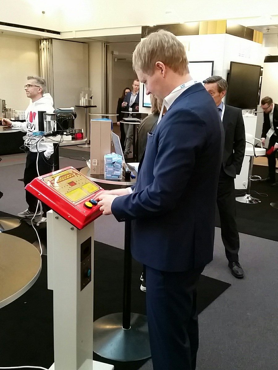 HanneleKosk's tweet photo. Tervetuloa testaamaan nopeutesi Tiedon ständille #sapforum @MattiHartikain3 https://t.co/dkIIKyMyTy