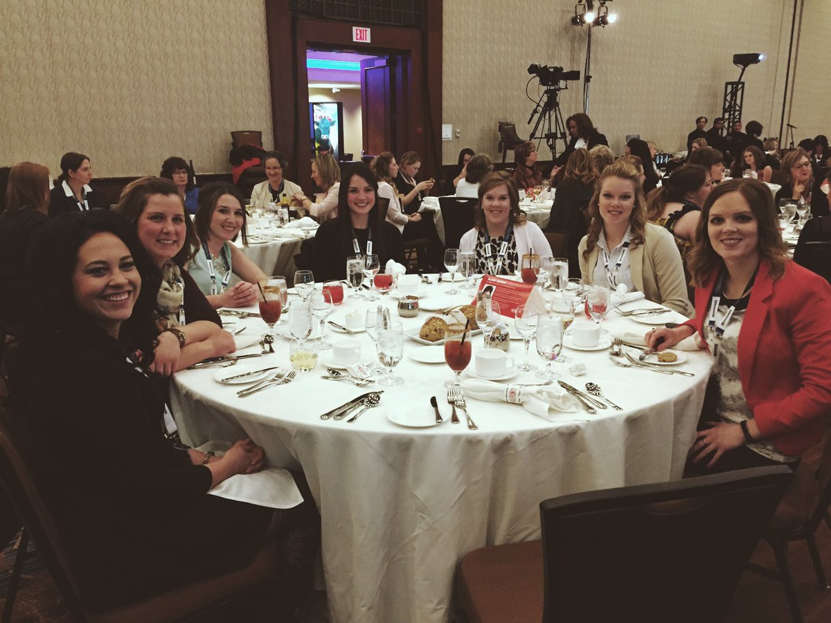 RebeccaSjogren's tweet photo. #AWCwest2017 with the @DowAgro ladies https://t.co/rAbpDzTQC0