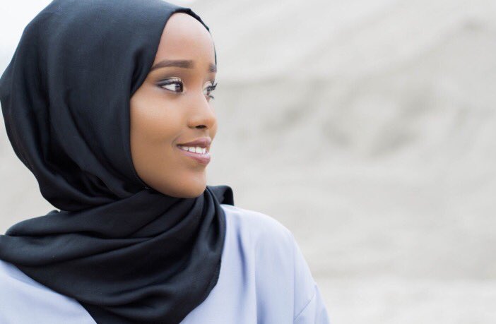 zamzamaalii's tweet photo. #blackoutday senior pics 👀 3 more months till that day 🕓 https://t.co/QycEpyl8na