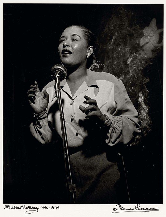 #HappyBirthday to Herman Leonard! He photographed the most influential musicians during jazz’s heyday. 🎶
📷 Billie Holiday, NYC, 1949