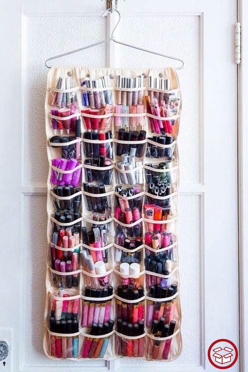 LockerdotLife's tweet photo. Use over-the-door shoe hangers to store everything from mittens to small umbrellas to batteries to toner cartridges. #hack #organize #easy https://t.co/OB8xkI7tYt