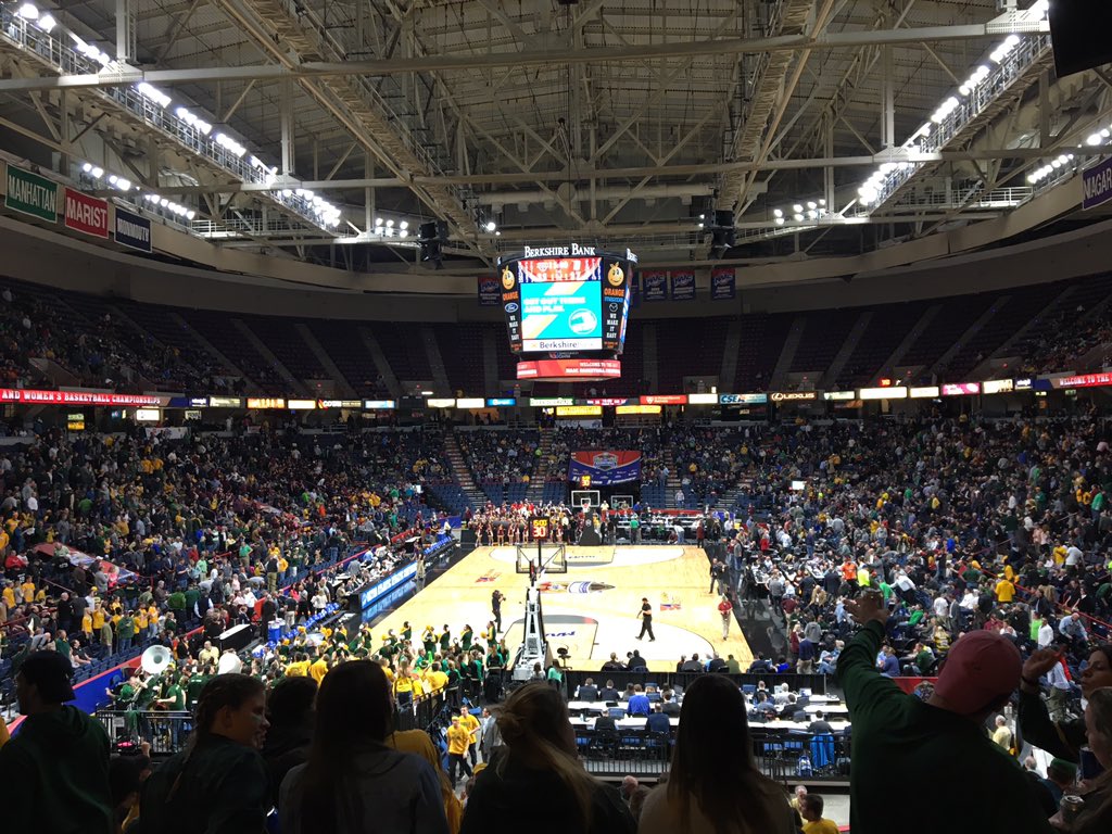 Ginmint's tweet photo. Exciting action @tucenter for @MAACSports #maachoops17 Siena up at the half 37-35. https://t.co/e1XNXaRY4x