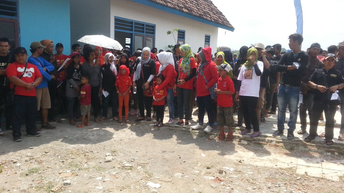 GbgIlove's tweet photo. #KILG tanam 2500 pohon Sak Wong Sak Wit 5Maret2017. Semoga berkah untuk sekeliling #Jateng #Grobogan #Gubug #Gelapan https://t.co/LByVoambe9