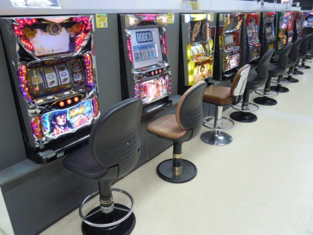 利根書店 スロット部 Auf Twitter 設置機種紹介 です 蒼天2 新鬼武者 天下布武 初代モンハン ヒデキに夢中 花火 緑ドン アラジン 主役は銭形 近日 新台入れ替え予定です W ノ ご期待ください 彡