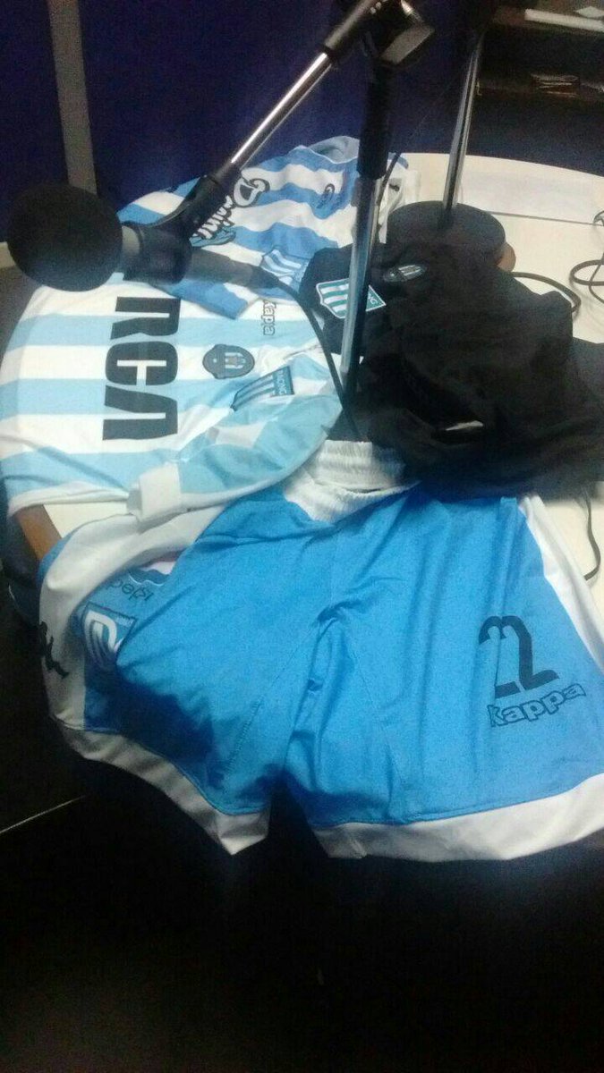 Tenemos todos estos regalos por el Día del Hincha de #Racing. Dando RT o Me Gusta ya estás participando del sorteo.