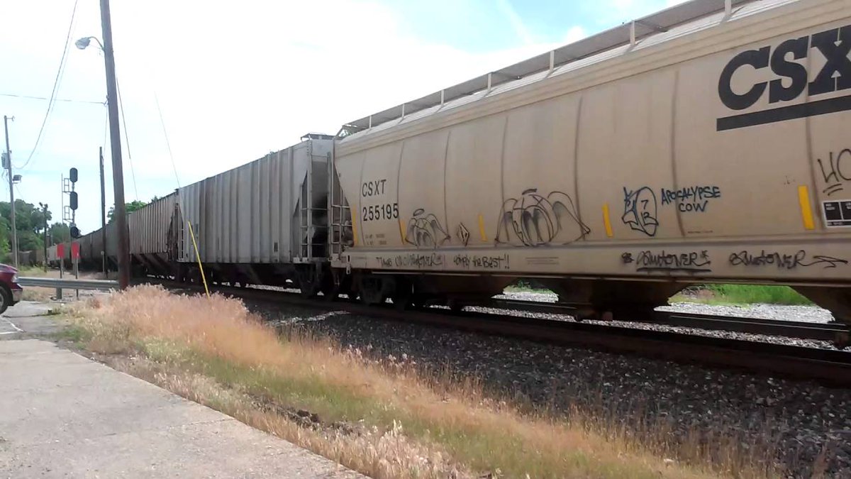 seth_biggs5's tweet photo. Trains in Terre Haute are common, but have you ever noticed some of the graffiti painted on the train cars? What does it mean? #cingtg https://t.co/rpuvj9rCkW