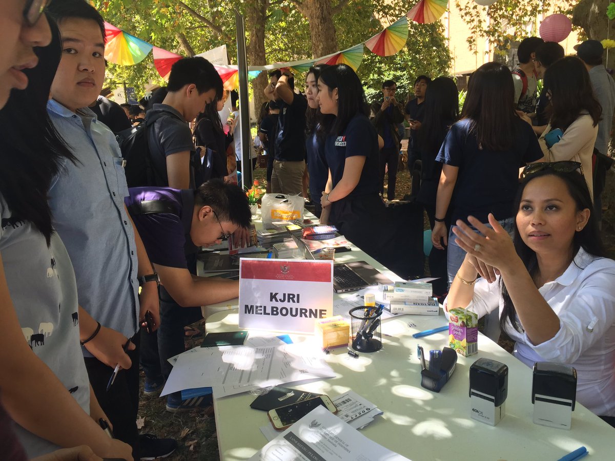 Welcoming Indonesian new students <a href="/unimelb/">abhi kumar</a>. Warung Konsuler KJRI laris manis. Good luck guys. @Portal_Kemlu_RI <a href="/INAEmbAUS/">INAinCanberra 🇮🇩</a> <a href="/ppiaunimelb/">PPIA Melbourne Uni</a>
