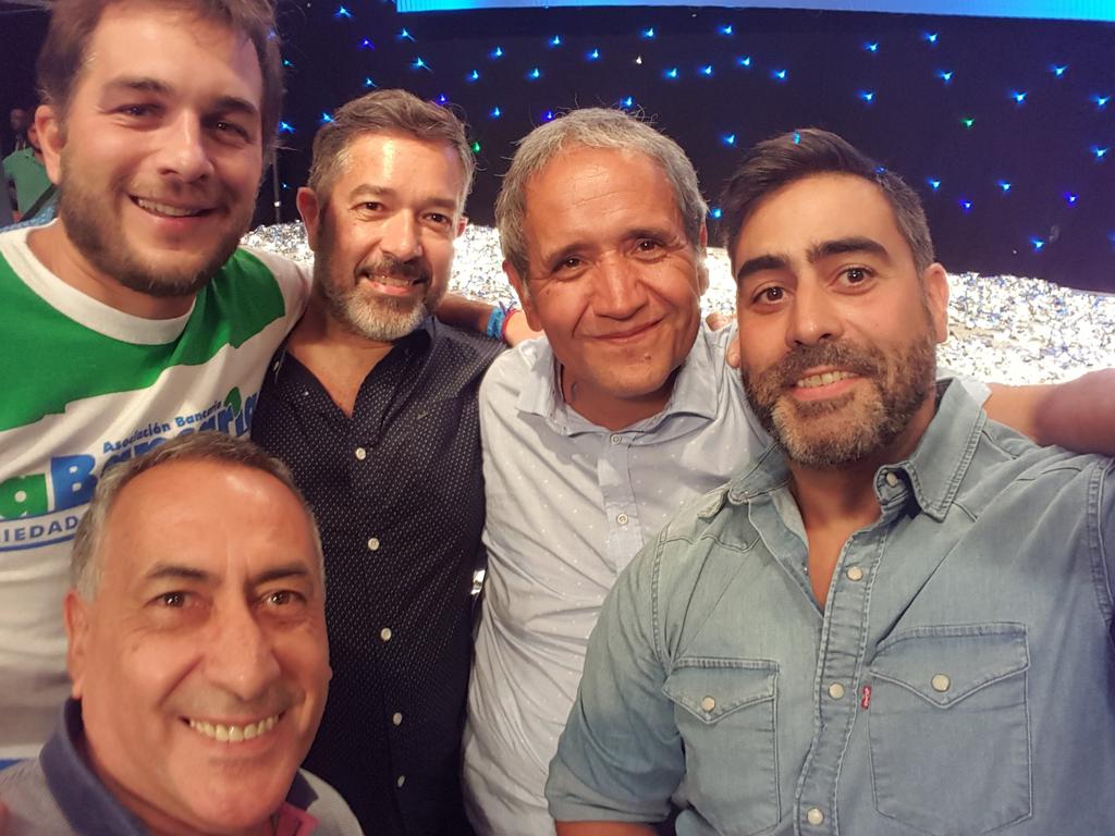 juperez80's tweet photo. Orgullo de ser bancario! La banda del río con el fenómeno...Sergio! @RMSantanderCGI @MessinaAndres @SergioOPalazzo @ziporojo @matiasgrippo https://t.co/hqqi0QP1cD