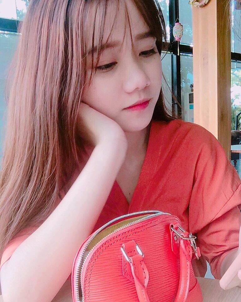 ChuLinh22's tweet photo. - trưa nay làm gì taaa :))) https://t.co/UpdbegOfXX