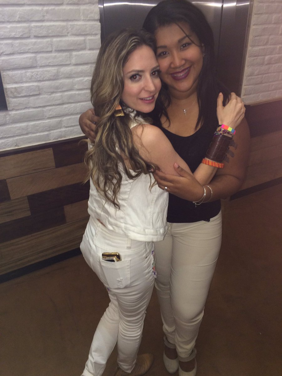 MirellaCWPanama's tweet photo. Recordando cuando la 🔌🔌🔌 trajo a @Mirellamusic de vuelta a 🇵🇦🙌 #LaCorrienteVideoEstreno  ❤ https://t.co/LY86RrAjdG