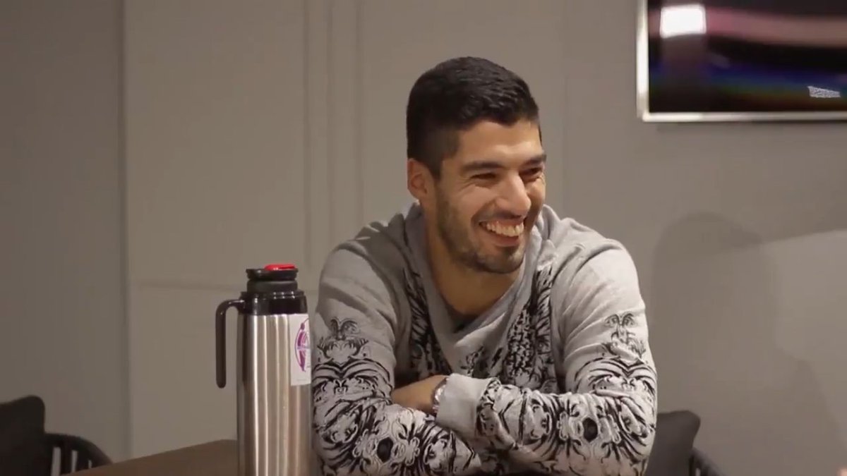 Teleuruguaya's tweet photo. Canal 10 promociona la tercera temporada de Por la Camiseta, con Luis Suárez y Messi. https://t.co/bsBkqqOkjN
