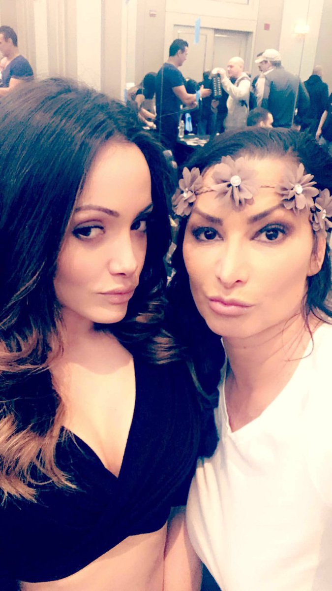 ThisIsMelSantos's tweet photo. That #Latinalook @REALLiSAMARiE ❤😋💋 https://t.co/0DehUGSW72