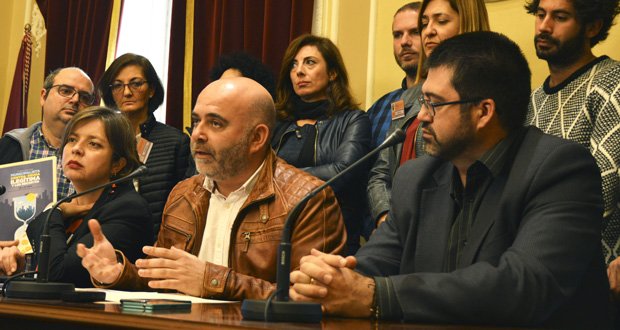.<a href="/GanemosJerez/">GanemosJerez - La Confluencia</a> se suma en Cádiz a la Red Municipalista contra la deuda ilegítima. #SienteJerez 
sientejerez.com/2017/03/07/gan…