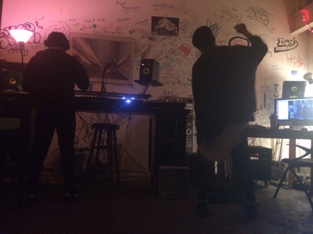 weirdmagic's tweet photo. live on @newtownradio rn @IrradianceCache #comeback w/ @EvvnMichael, aaron, moi #chuuuuunez https://t.co/wu3OQDnswB