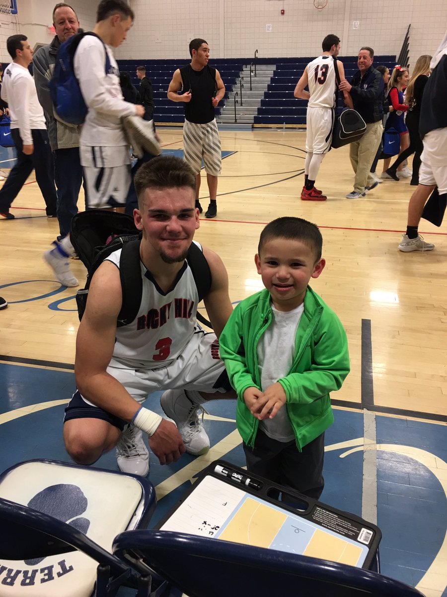 CoachDinerman's tweet photo. @willyw3t @rileydonovan21 @joe_schiavone3 Jordan's boys..."got the dub" https://t.co/qGXskEdzFl