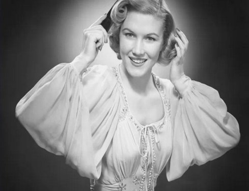 Pin curl tip! 
For frizz-free curls, a pin curl should be wound from tip to root, not the other way around.
#pinup #hairstyles #vintage