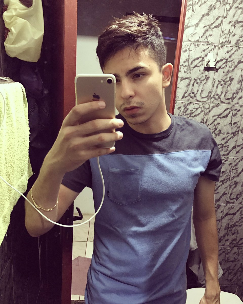 mateuzz's tweet photo. Saber que não poderia estar acordado a gente sabe né... https://t.co/Er4tdHPvpU