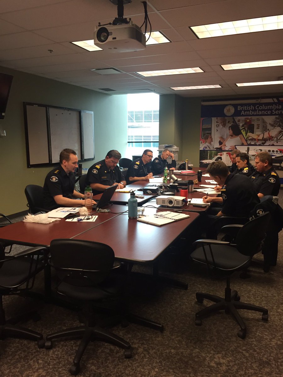corinnebegg's tweet photo. This team! ❤🙌 #hardworking #thereisnoiinteam #heroesbehindthescenes #bcehs #publicsafetycommunications #ambulancedispatch https://t.co/zChM4d6DTX