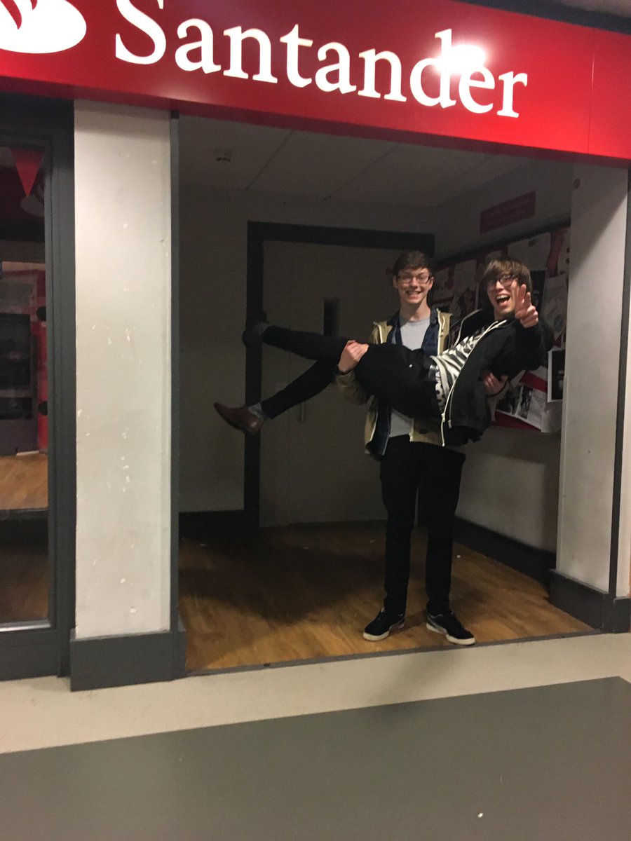 brandnewfriendz's tweet image. We're gonna have some new music for you this year! for a sneak preview mon down to the rosin dubh, galway on thursday 💃🏾💕@noisepromo