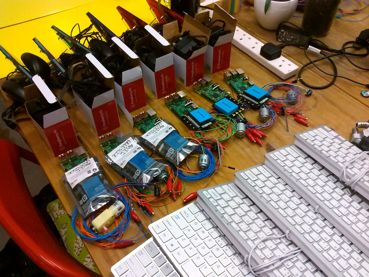 nebogeo's tweet photo. Crappy robot e-waste, threads and @Raspberry_Pi - yup it's nearly @kairotic #tanglebots time again... https://t.co/EV4p25nJHm