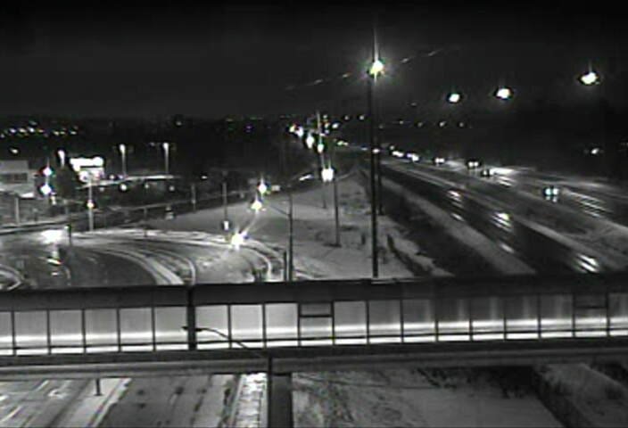 CFRAOttawa's tweet image. Conditions are wet on the main roads, icy in the outer regions, sidewalks and side streets. Be careful! #otttraffic