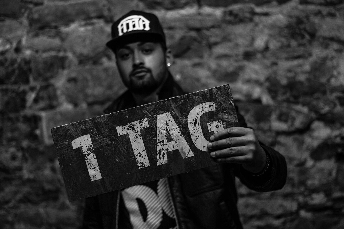 two2teps__'s tweet photo. 📷 #RECAP 2015 #2:
“Foto- &amp; Promoshooting für FRAA (@Frdoppela) zu seiner EP #Pechschwarz 🎧” Aktuelle Songs von ihm findet ihr auf #Spotify! https://t.co/vFhUa2XcDv