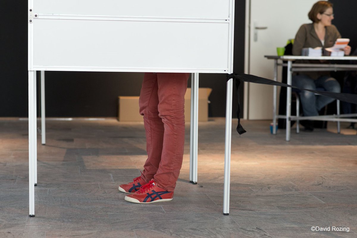 rotterdam's tweet image. In Stadswinkel Centrum is een speciale balie voor aanvragen van #stempassen en volmachten. Meer info: bit.ly/1fHTaDG #verkiezingen