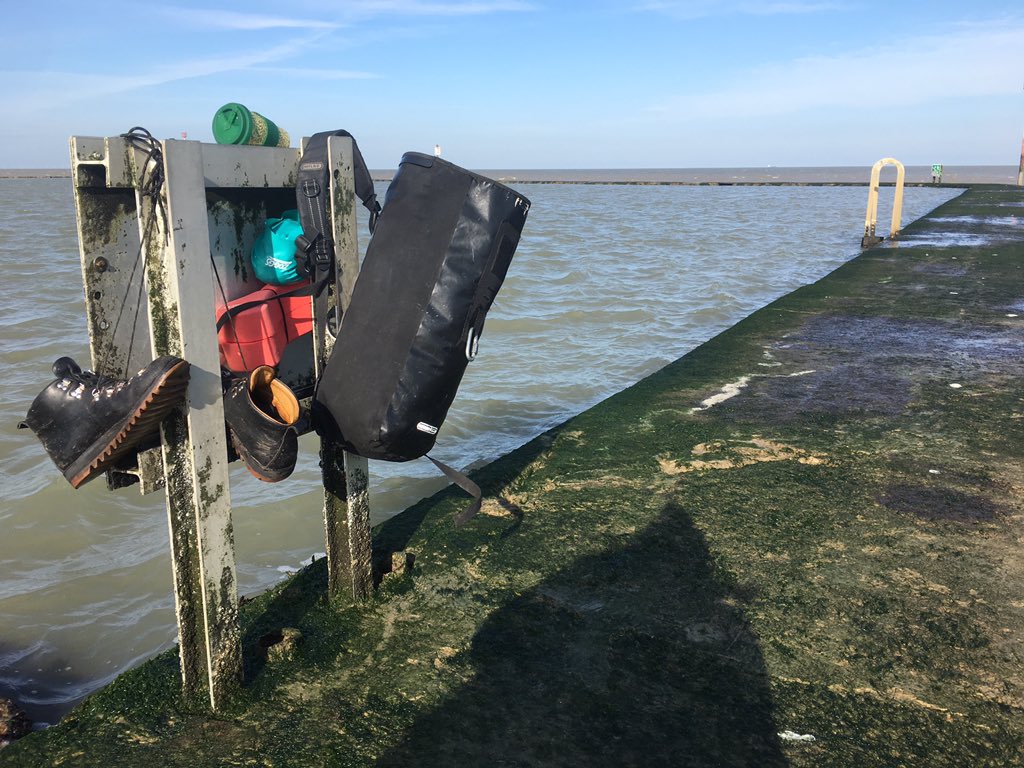 mikeandollie's tweet photo. Yesterday's changing room @Walpole Bay. Excellent way 2 start the day @WalpoleBaySwim @BrockwellLido @brockwellswim https://t.co/IQpQLC4Vgm