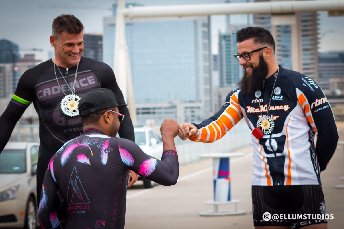 ellumstudios's tweet photo. The spirit of competition

#cyclist #cyclingsports #sports #athletes #photography #canon_photos #competition #redbull #sportsmanship https://t.co/8o2bJphkQl