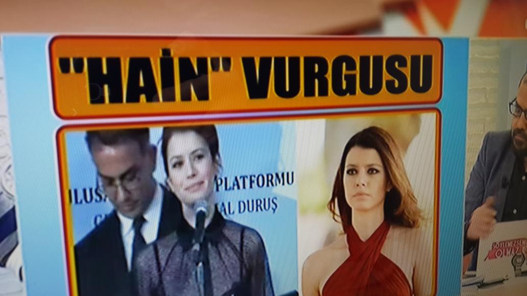 EsmaEa78's tweet photo. Ulusal duruş ödülü  ne alaka Beren Saat kim ? https://t.co/cw8jINyrVs