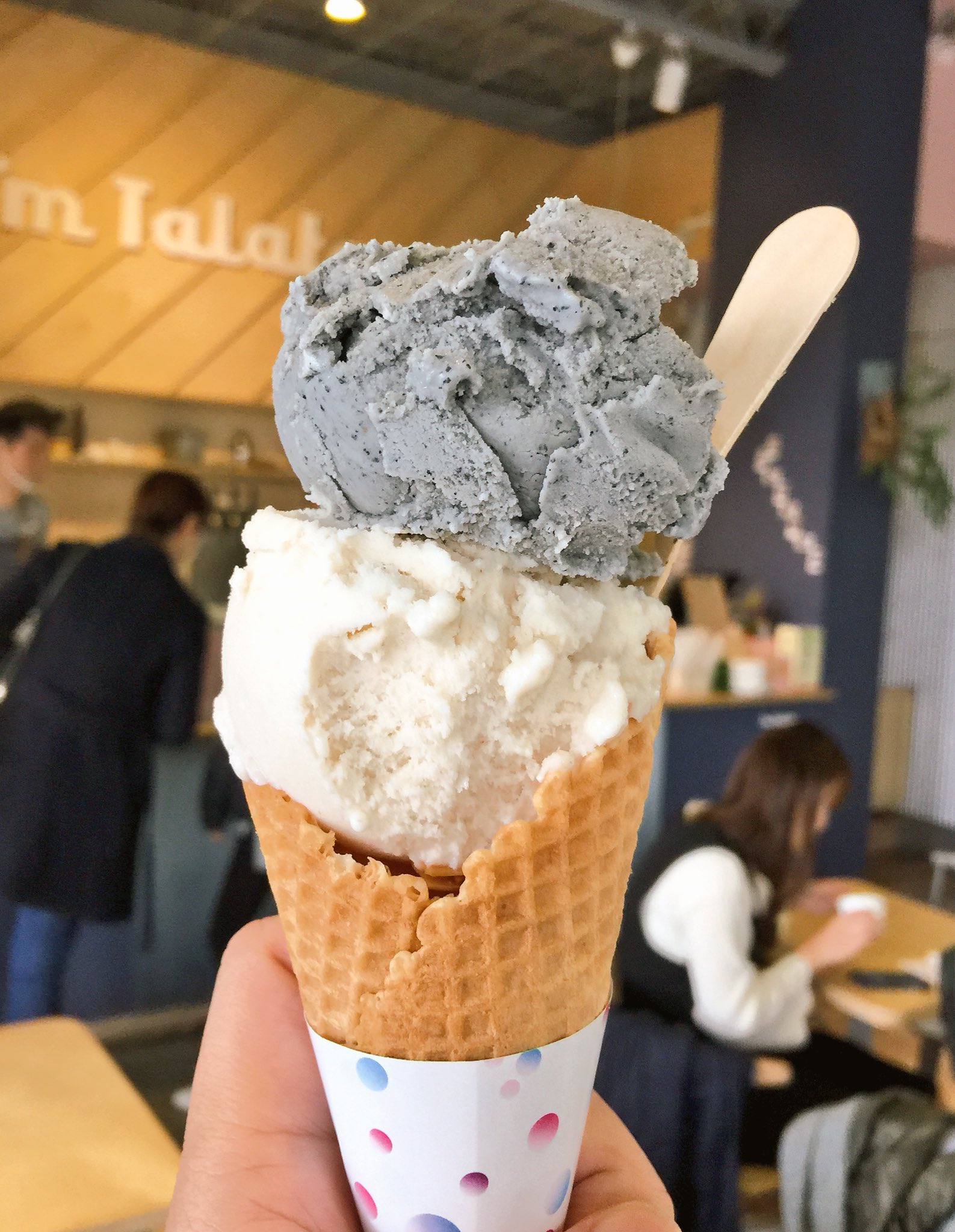 アイスマン福留 台湾アイスクリーム アイスクリームのプールで溺れることができる 台中の人気のジェラート店 I M Talato フレーバーも豊富 セサミとライスの2種類をチョイスしました 味はブルーシールのようなさっぱり系 アイスマニア