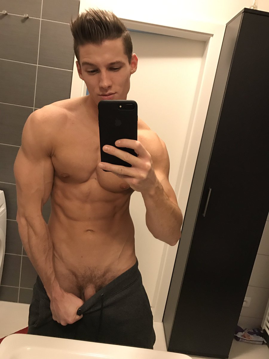 martin_rogers_o's tweet photo. Guuys 😈😈😈 i going online to @Flirt4Free 😜😜😜@GCantizaniz @belamionline @Belamichat @JackHarrerReal #TheBachelor https://t.co/5vKILN4o1Z