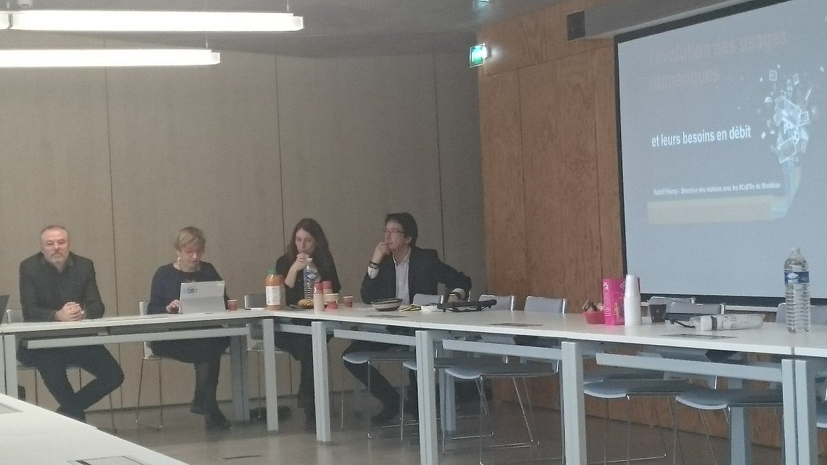 CCI_du_Morbihan's tweet image. @KatellHenry @OrangeBretagne présentent les usages et besoins  #TransfoNum aux entreprises. La CCI #ProjetDigital partie prenante @LeRN165