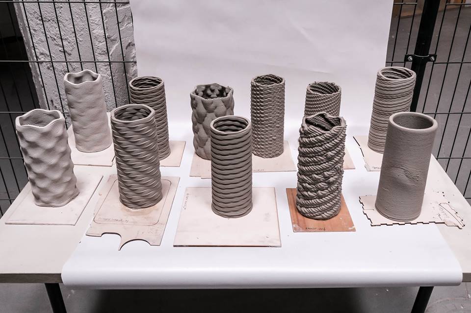 CasaJasmina's tweet photo. #RoboticArm + #Clay deposition = ??? The new #Digifabturing workshop inFORMed Matter explores new possibilities: https://t.co/6eirGsf5Mq https://t.co/WO9nrq5C8m