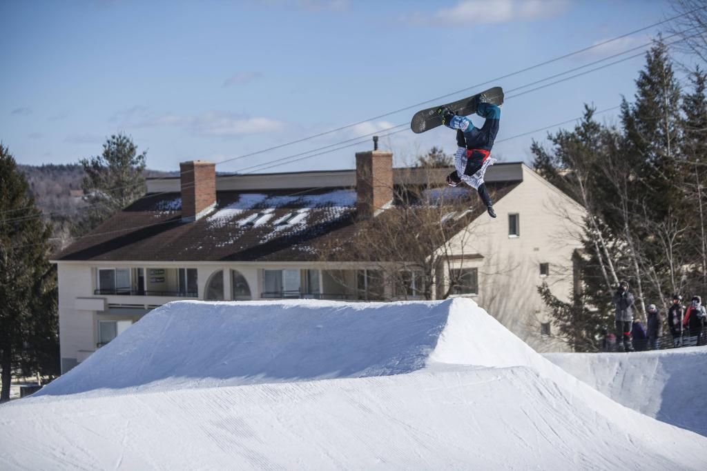RBContentPool's tweet photo. Press images of Red Bull #AllSnow, #freestyle #snowboarding competition in West Dover, USA https://t.co/hMcR3fOQGr #MountSnow #wintersports https://t.co/l4Hp5Ubhcg