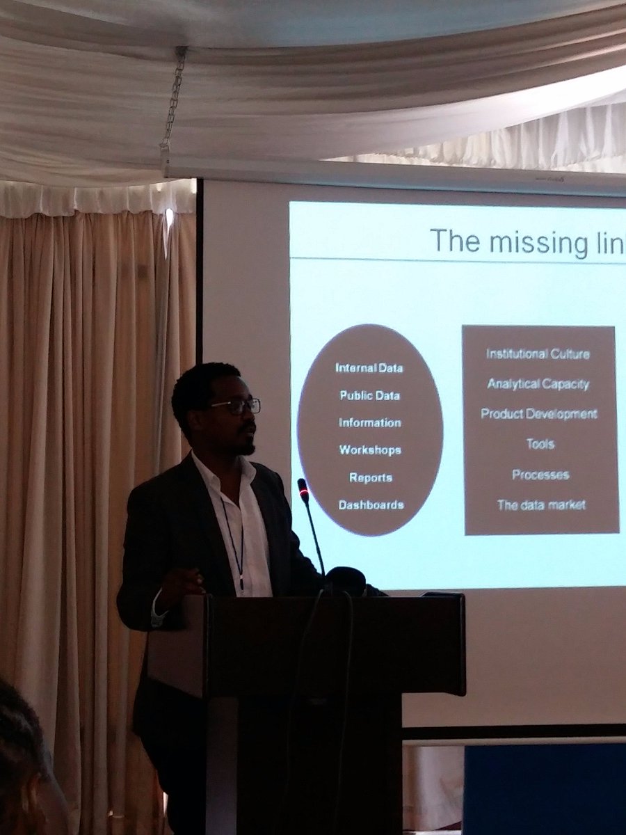 hermanndeep's tweet photo. Elvis Mushi on making sense of data 4 hcd #idea2mkt #mlewk2017 #uncdf #mcf #MicroLead https://t.co/5qX1lPzpwk