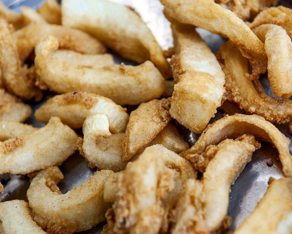 DevourSeville's tweet photo. There's fried fish, and then there's fried fish from @freidurialaisla - so good!! https://t.co/Dy2C6jtZZ3
